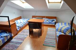 Хостелы Kollege Hostel Клуж-Напока Кровать в общем номере для женщин с 4 кроватями-4