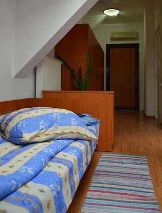 Хостелы Kollege Hostel Клуж-Напока Кровать в общем номере для мужчин с 4 кроватями-4
